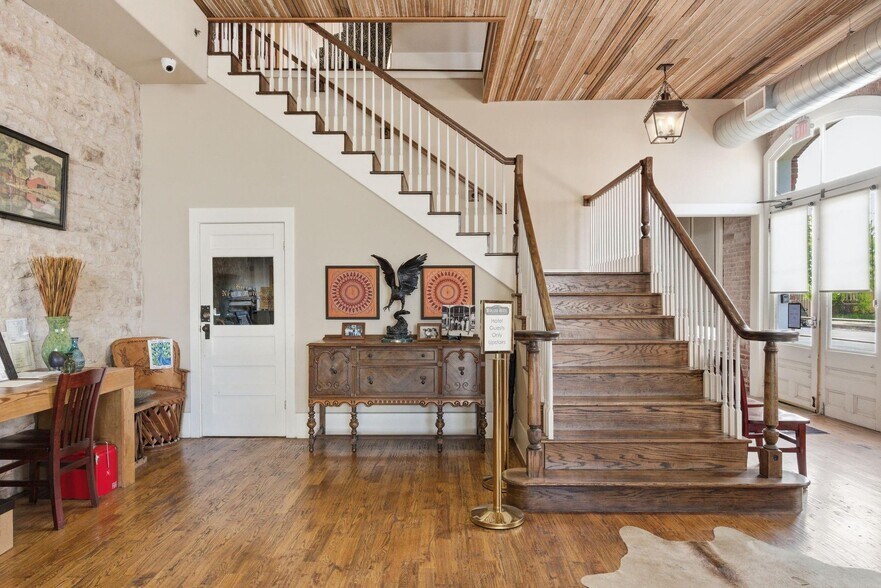 More Photos Of 103 N Pecan St, Hico Hotel For Sale