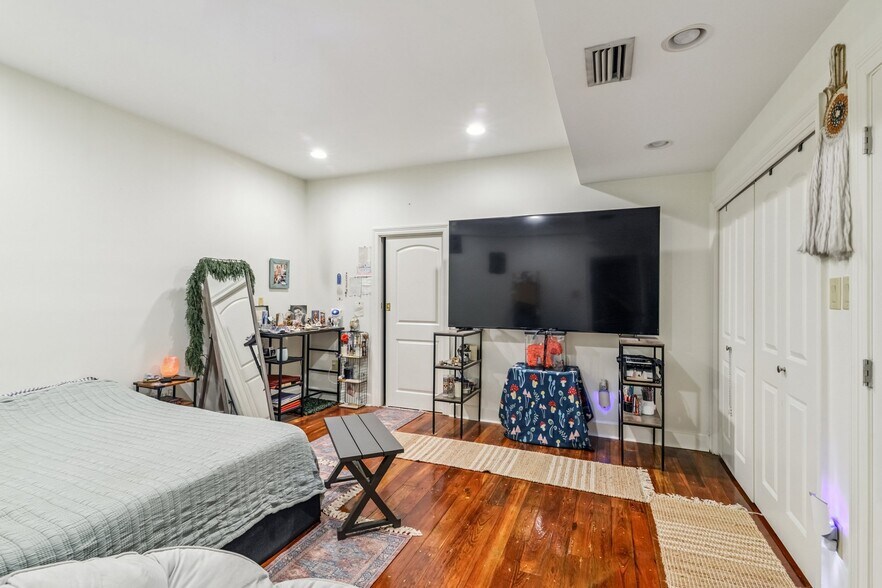 More Photos Of 755 Tchoupitoulas St, New Orleans Restaurant For Sale