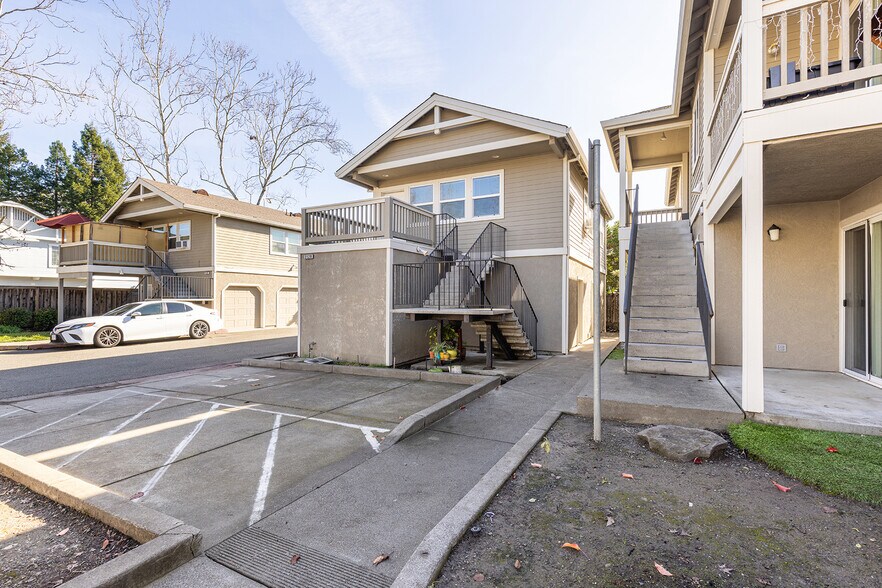 More Photos Of 2131 Naomi Pl, Santa Rosa Apartments For Sale