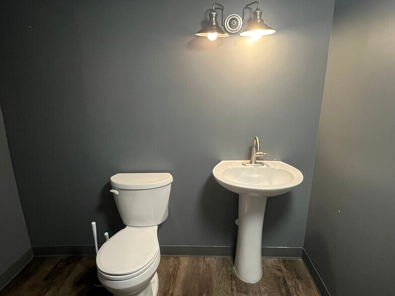 More Photos Of 325 S Broadway, Rochester Storefront Retail Residential For Lease