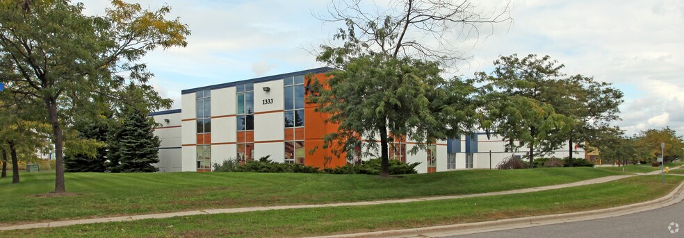 More Photos Of 1333 Thornton Rd S, Oshawa Showroom For Lease