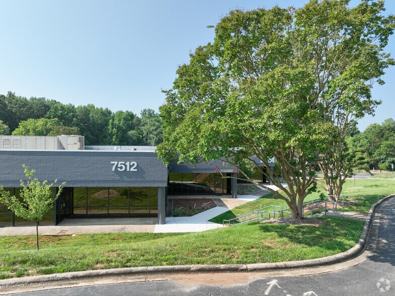 More Photos Of 7500 E Independence Blvd, Charlotte Unknown For Lease