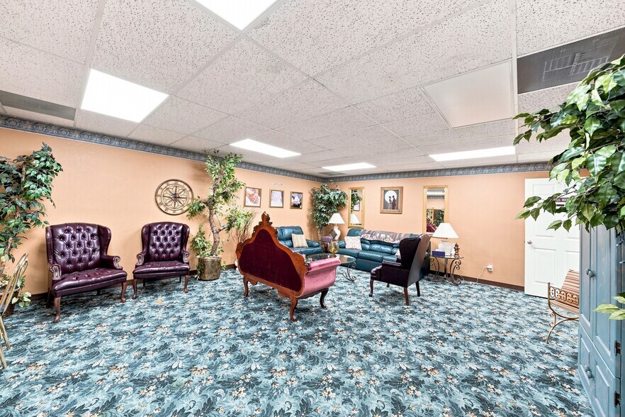 More Photos Of 951 S Kingshighway St, Sikeston Office For Sale