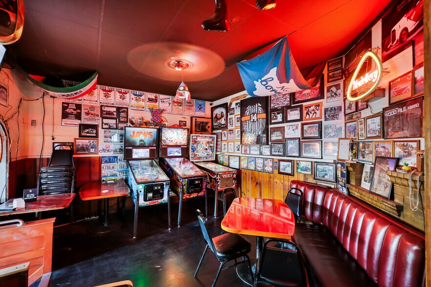 More Photos Of 2926 N Monroe St, Spokane Bar For Sale