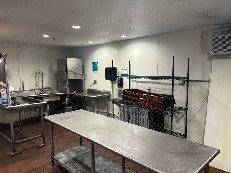 More Photos Of 3496 N Ocean Blvd, Fort Lauderdale Storefront Retail Office For Sale