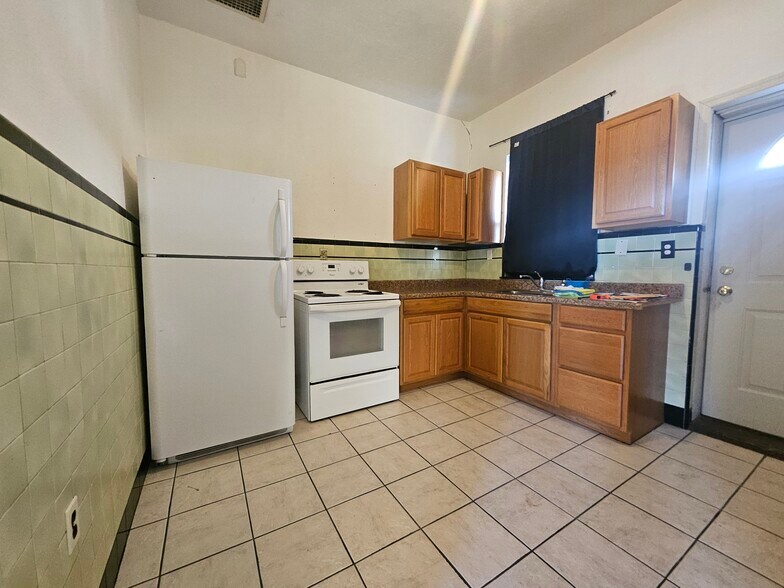 More Photos Of 1811 Butler St, Easton Storefront Retail Residential For Sale