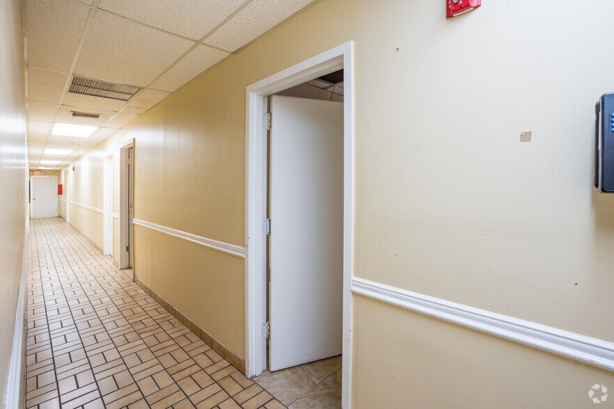 More Photos Of 951 S Le Jeune Rd, Coral Gables Medical For Sale