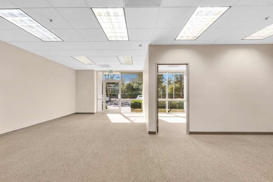 More Photos Of 64-76 Maxwell, Irvine Light Manufacturing For Lease