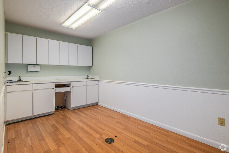 More Photos Of 1230 NW 9th Ave, Gainesville Medical For Sale