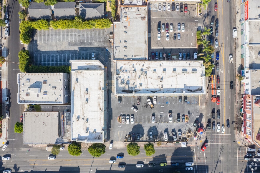 More Photos Of 1075 N Western Ave, Los Angeles Unknown For Lease