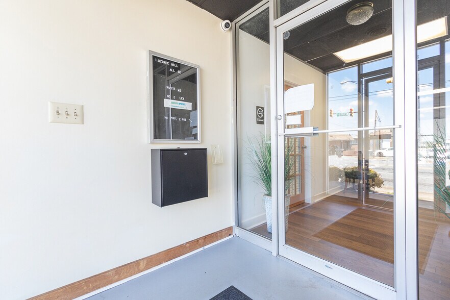 More Photos Of 210 N McDuffie St, Anderson Office For Sale