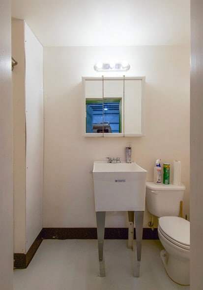 More Photos Of 191 Airport Rd, Port Townsend Airplane Hangar For Sale