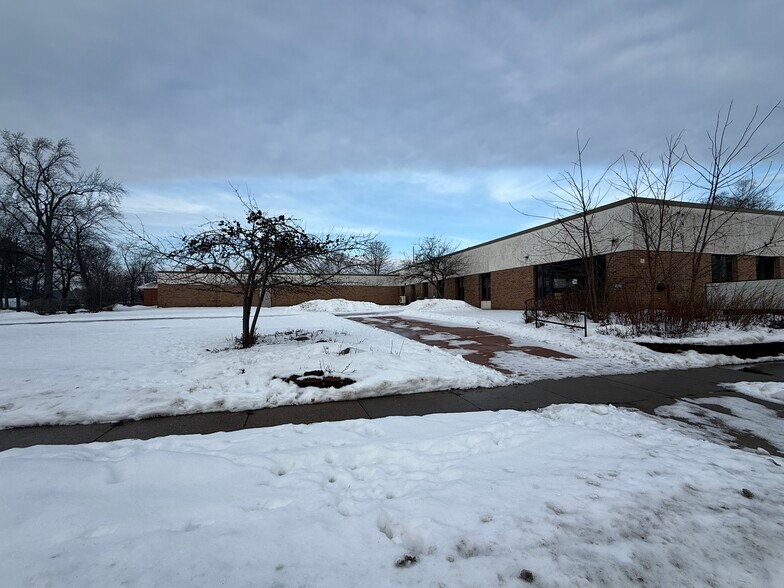 More Photos Of 165 S Chet Krause Dr, Iola Multifamily For Sale