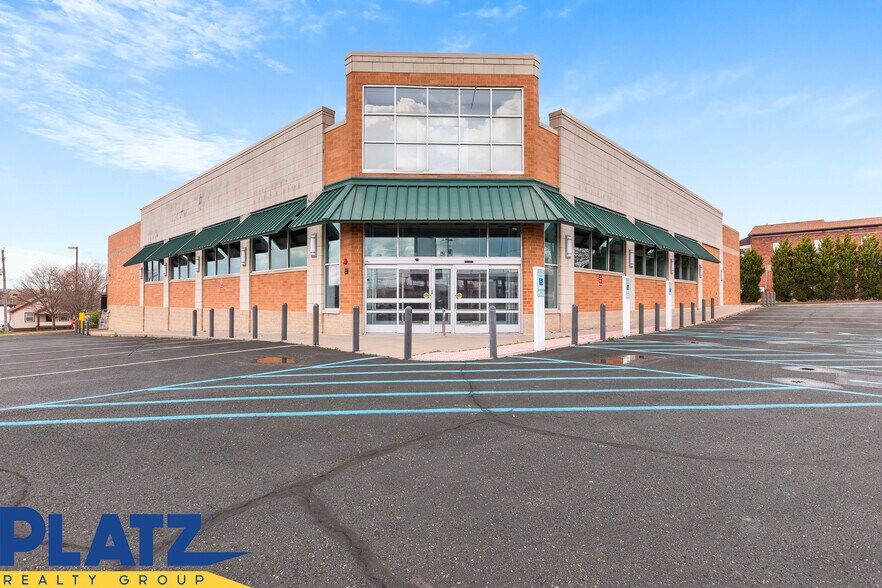 More Photos Of 40 N Meridian Rd, Youngstown Drugstore For Lease