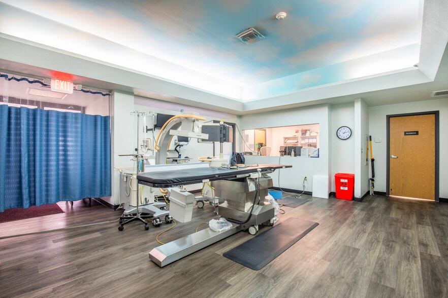 More Photos Of 1805 SE Lake Weir Ave, Ocala Medical For Sale