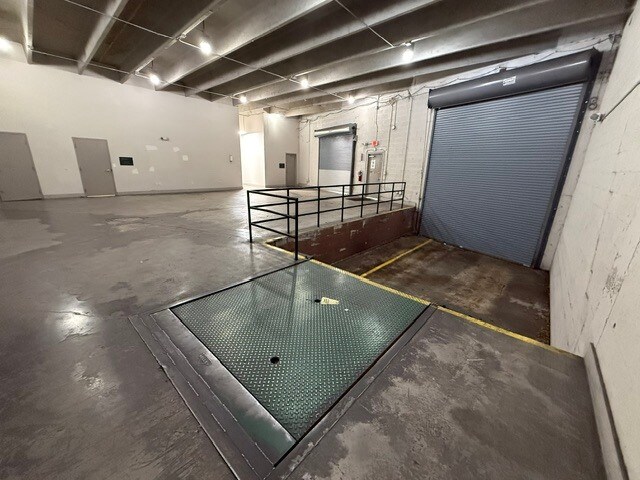 More Photos Of 1600-1622 NE 205th Ter, Miami Unknown For Lease