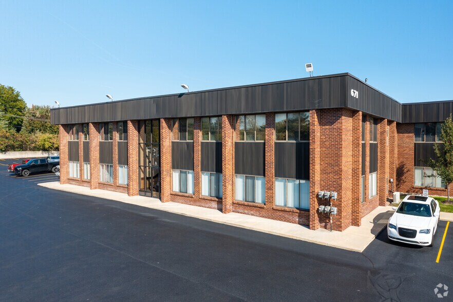 More Photos Of 667-675 E Big Beaver Rd, Troy Office For Lease