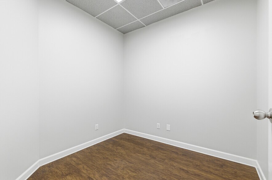 More Photos Of 104-176 Cude Ln, Madison Medical For Lease
