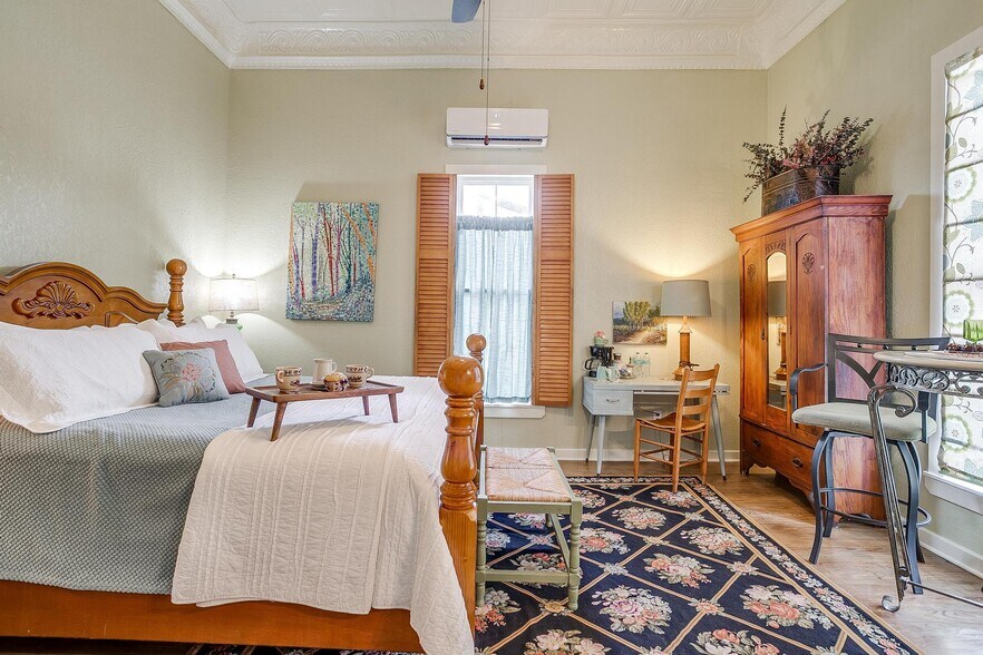 More Photos Of 1092 W Tarleton St, Stephenville Hospitality For Sale