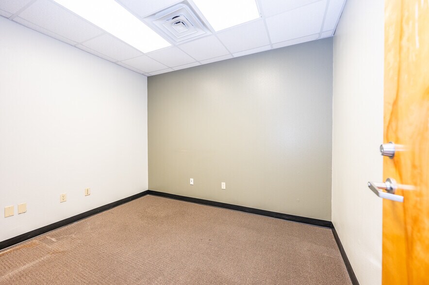 More Photos Of 1105 Avenue H, Bay City Medical For Lease