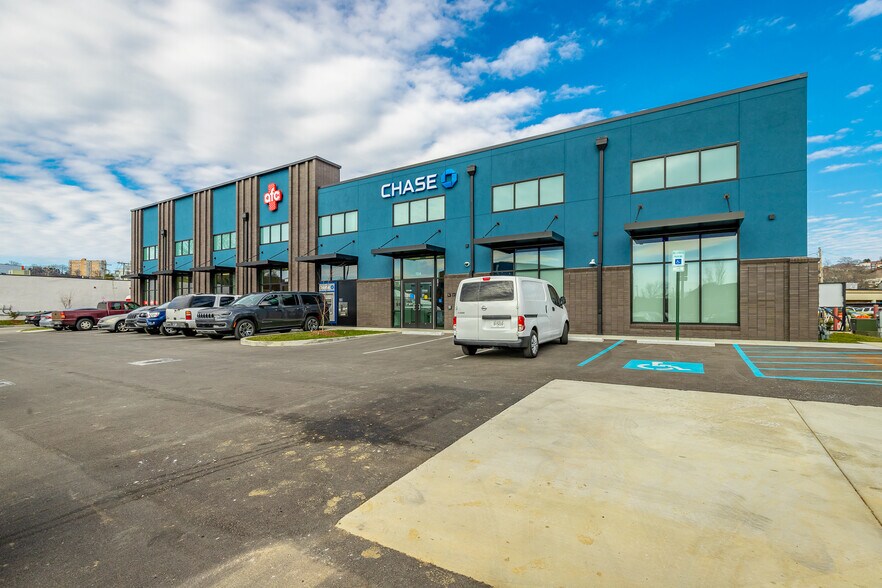 More Photos Of 306 Cherokee Blvd, Chattanooga Bank For Sale