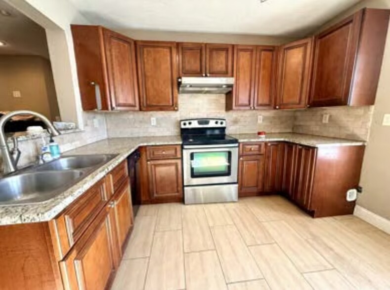 More Photos Of 206 W Elm St, Ozark Office For Sale