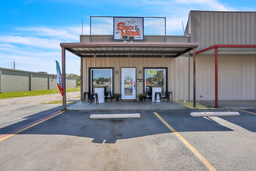 Primary Photo Of 215 W Frank St, Grand Saline Restaurant For Sale