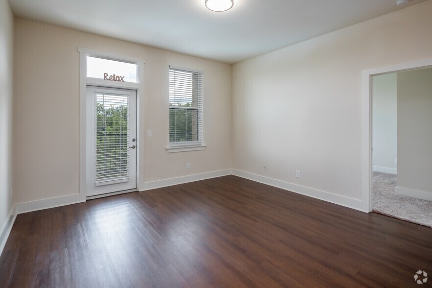 More Photos Of 130 Cinema Dr, Hendersonville Apartments For Lease