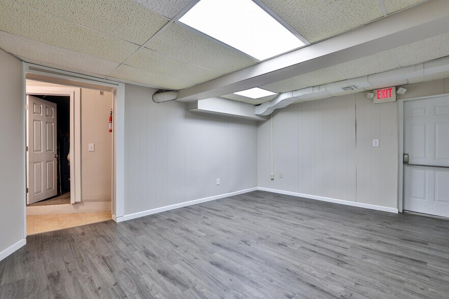 More Photos Of 2007 Madison Rd, Cincinnati Storefront For Sale