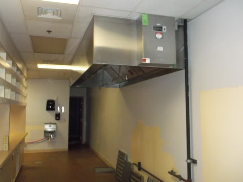 More Photos Of 130 W Larrabee St, Omro Office For Sale
