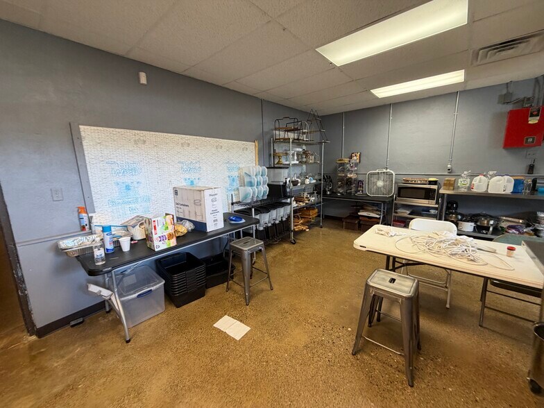 More Photos Of 516 Adams St, Mason Flex For Sale