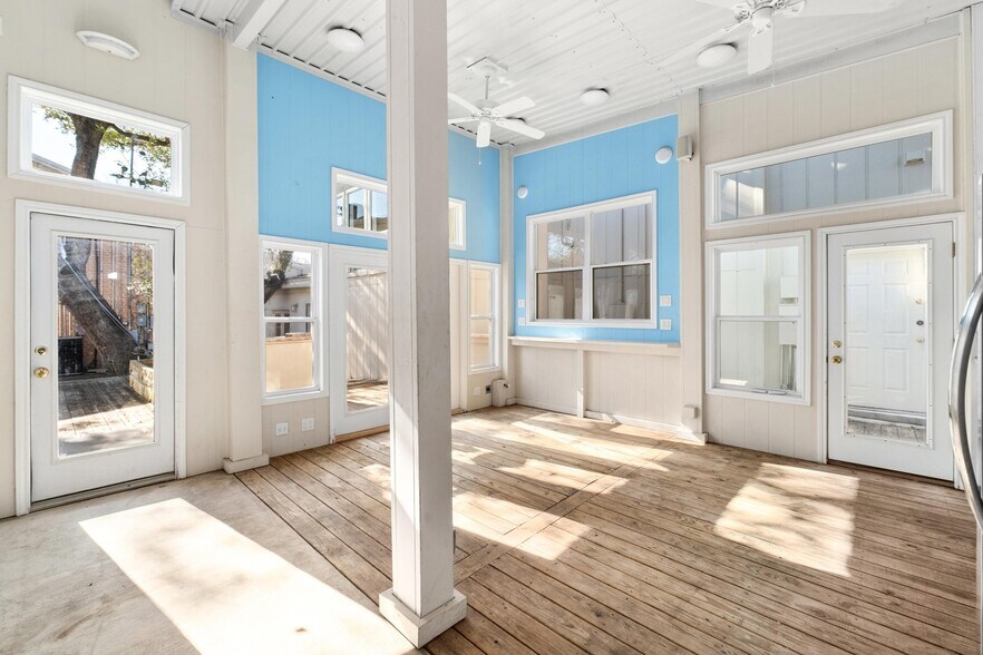 More Photos Of 121 Scott St, San Marcos Office Residential For Sale