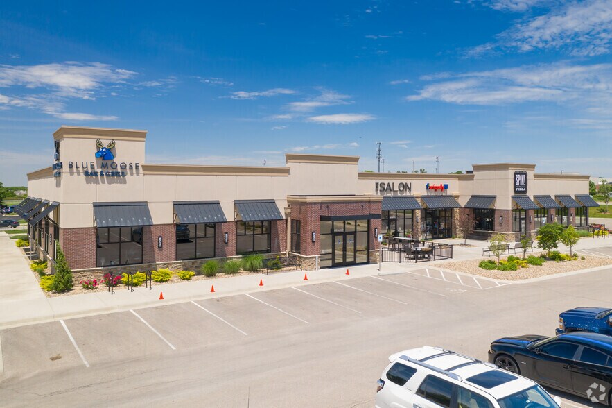 Primary Photo Of 525 Wakarusa Dr, Lawrence Freestanding For Lease