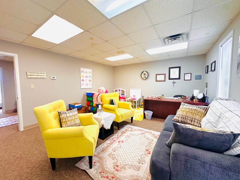 More Photos Of 110 Sunset Dr, Beckley Office For Lease