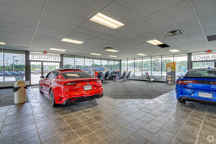 More Photos Of 6491 Broadway, Merrillville Auto Dealership For Lease