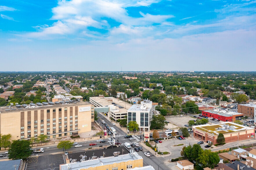 More Photos Of 5600 W Addison St, Chicago Medical For Lease