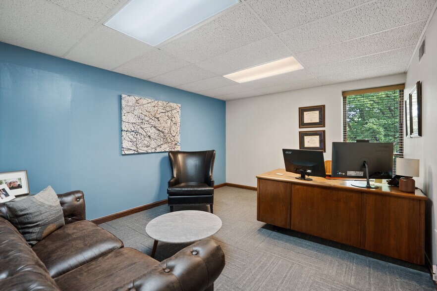 More Photos Of 200 Commerce Dr, Coraopolis Office For Sale