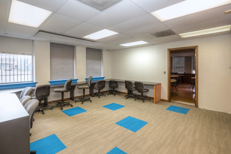 More Photos Of 1017 N 9th St, Kansas City Office For Lease