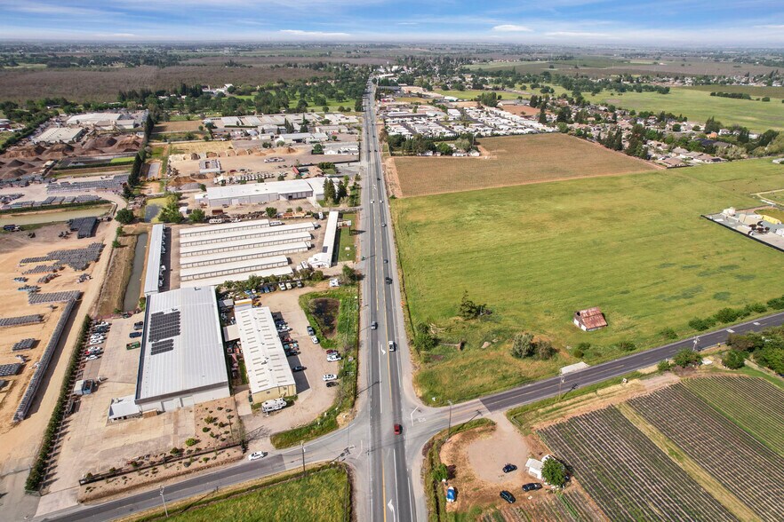 More Photos Of 12811 E Brandt Rd, Lockeford Warehouse For Sale