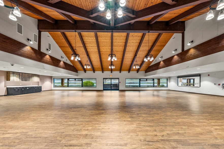 More Photos Of 2166 NW Vine St, Grants Pass Medical For Sale