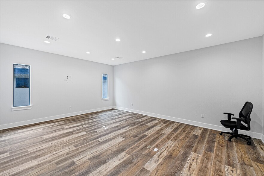 More Photos Of 225 Bella Katy Dr, Katy Medical For Sale