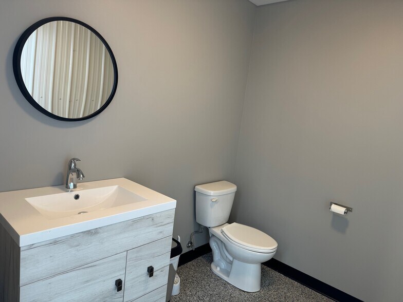 More Photos Of 12555 Rue Service A-4, Mirabel Industrial For Sale