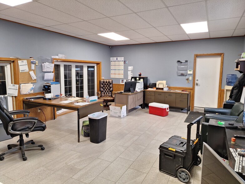 More Photos Of 200 Grand Ave, Clarion Warehouse For Lease