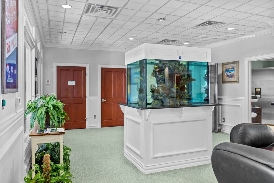 More Photos Of 8468 Caratoke Hwy, Powells Point Bank For Lease