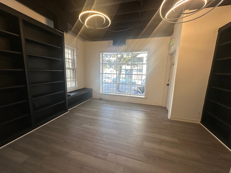 More Photos Of 1187 Broad St, Bridgeport Office For Lease