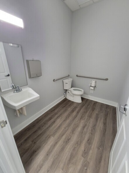 More Photos Of 9405 Cypress Lake Dr, Fort Myers Medical For Lease
