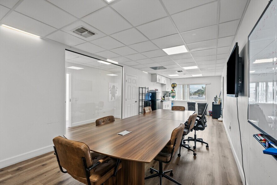 Primary Photo Of 14530 Hamlin St, Van Nuys Loft Creative Space For Lease