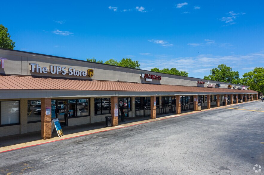 More Photos Of 4550 Jonesboro Rd, Union City Freestanding For Lease