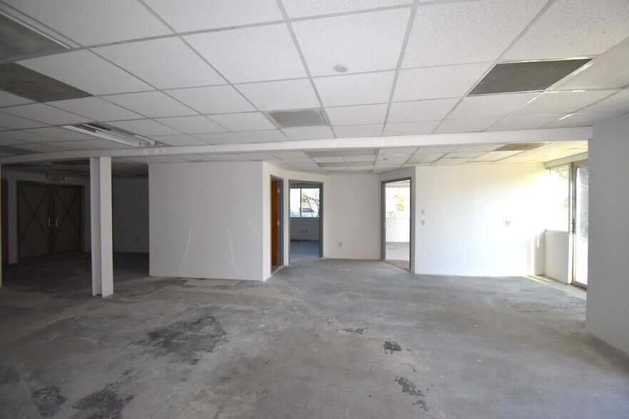 More Photos Of 775 Park Ave, Huntington Medical For Sale