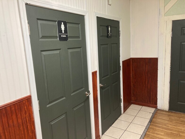 More Photos Of 178-182 Pine St, Bristol Restaurant For Sale